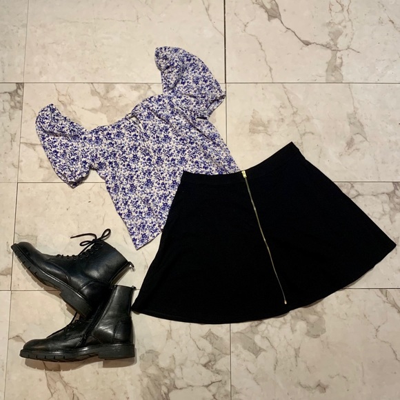 Topshop Dresses & Skirts - TOPSHOP Black Front Zip Mini Skirt